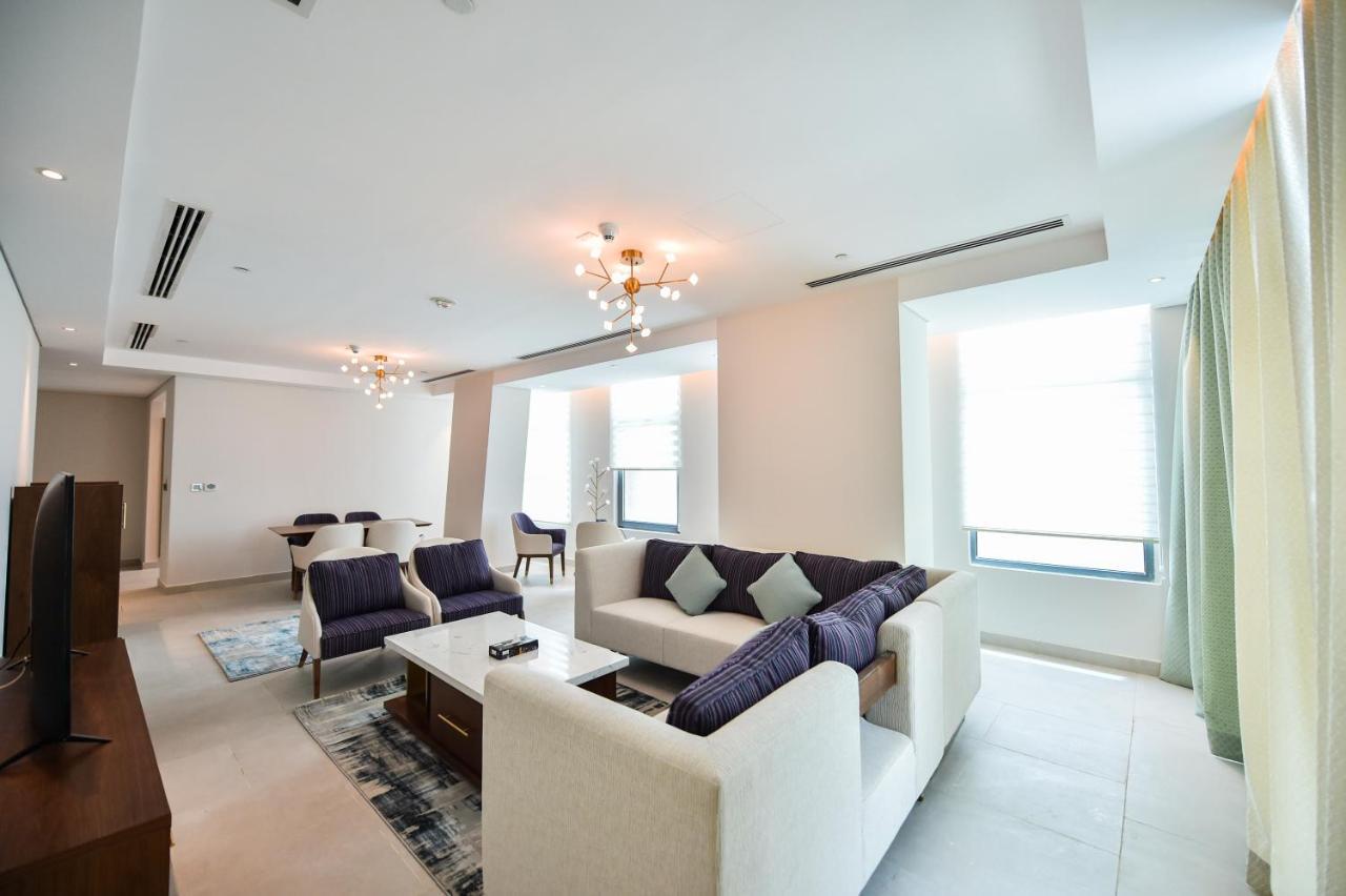 Waterfront Hotel Apartment Lusail Luaran gambar A living room in a suite at the Ritz-Carlton, DIFC