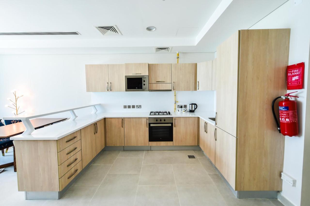 Waterfront Hotel Apartment Lusail Luaran gambar A typical kitchen in a student residence hall