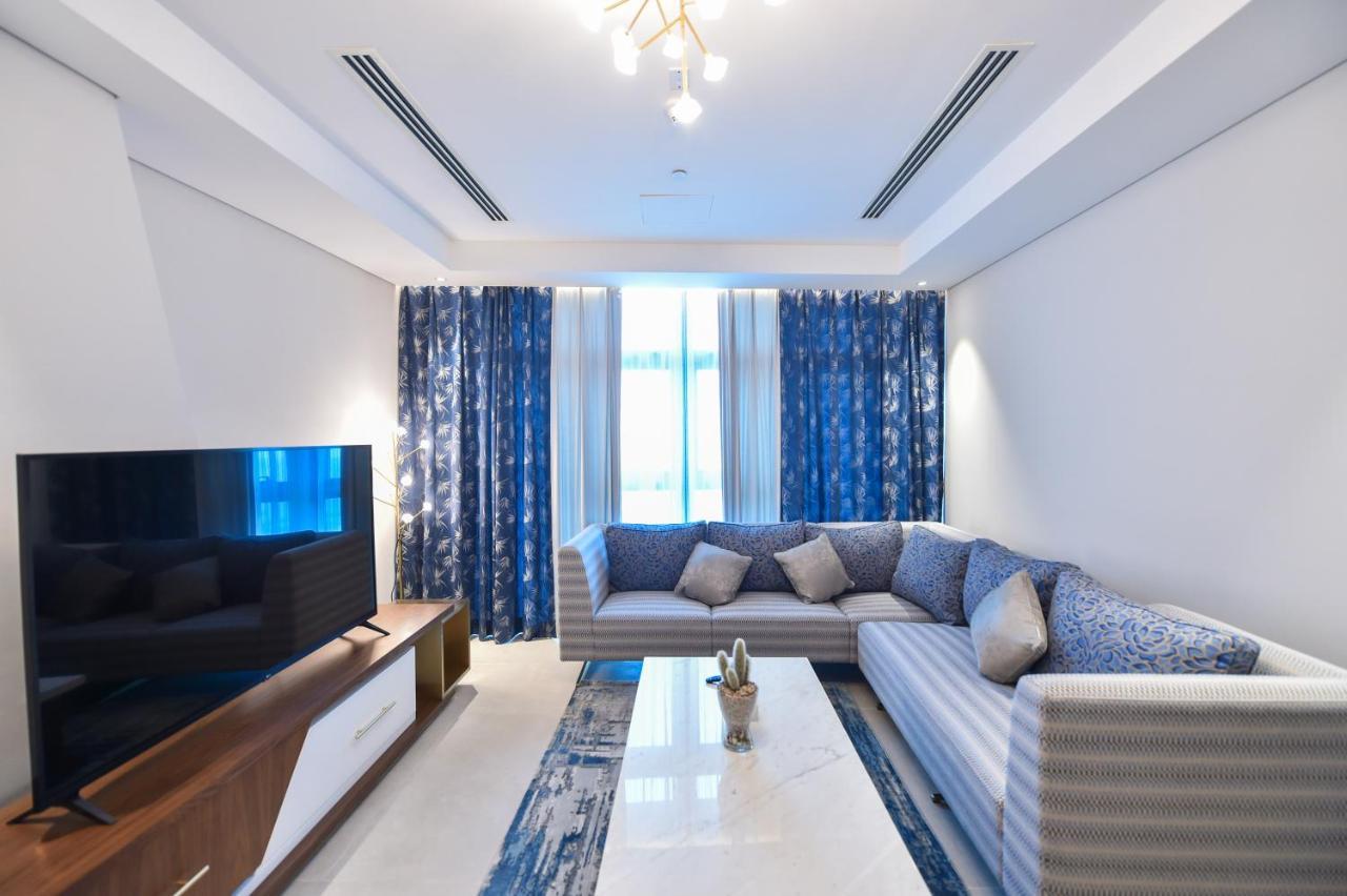 Waterfront Hotel Apartment Lusail Luaran gambar A living room in a modern apartment