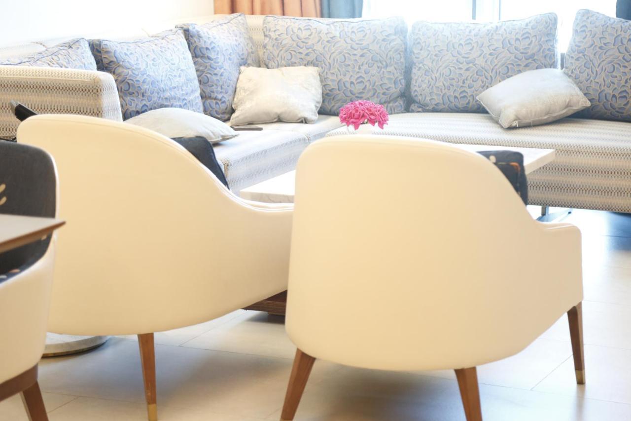 Waterfront Hotel Apartment Lusail Luaran gambar The interior of a suite at the hotel