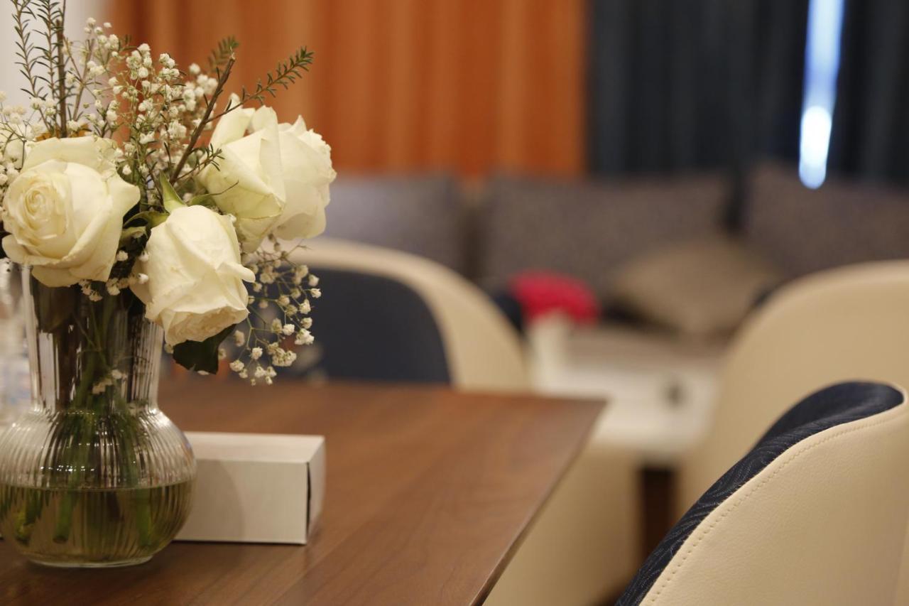 Waterfront Hotel Apartment Lusail Luaran gambar The interior of the hotel