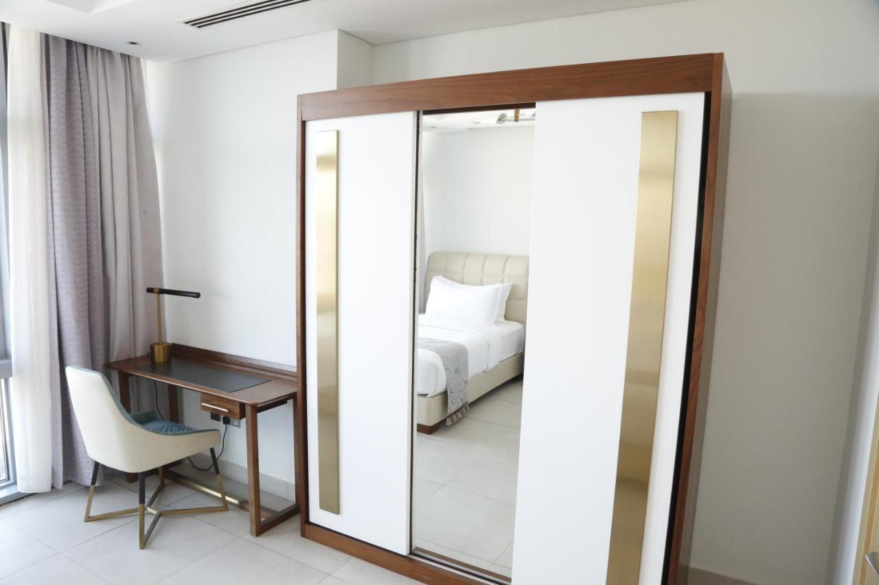 Waterfront Hotel Apartment Lusail Luaran gambar Sliding doors