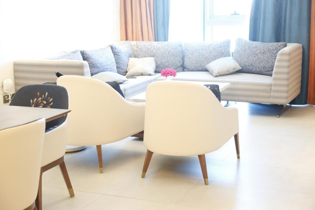 Waterfront Hotel Apartment Lusail Luaran gambar A living room in a modern apartment